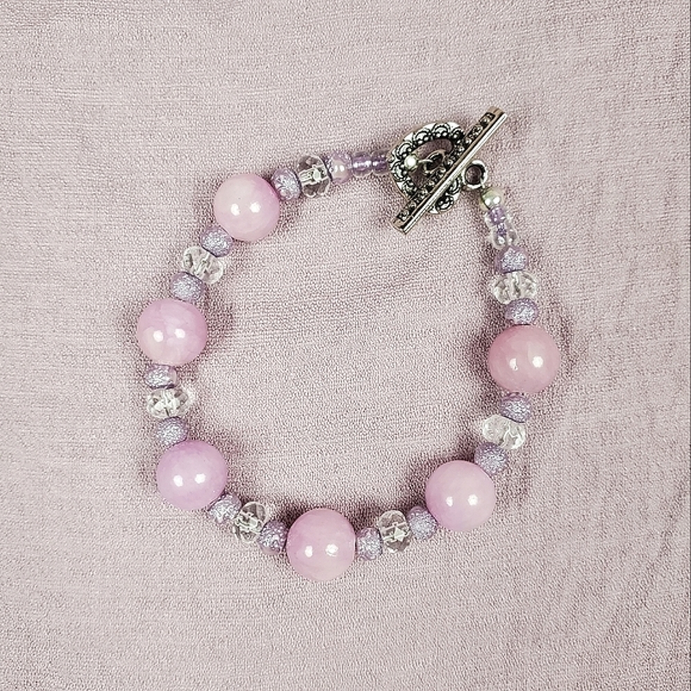 🎉HP~7/28/22🎉🦋 Lavender Purple Beaded Bracelet 🦋1/$14~2/$24~3/$30🦋 - Picture 5 of 6